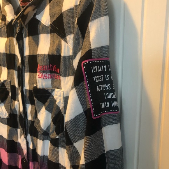 Beautiful Disaster. Size M. - Picture 4 of 7